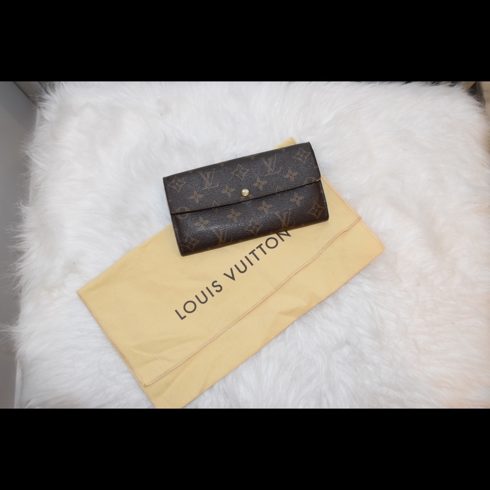 Authentic Louis Vuitton Sarah Wallet